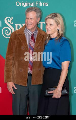 NEW YORK, NEW YORK - 07. NOVEMBER: Will Ferrell und Viveca Paulin nehmen an der „temperamentvollen“ New Yorker Premiere von Apple Original Film in der Alice Tully Hall, Lincol, Teil Stockfoto