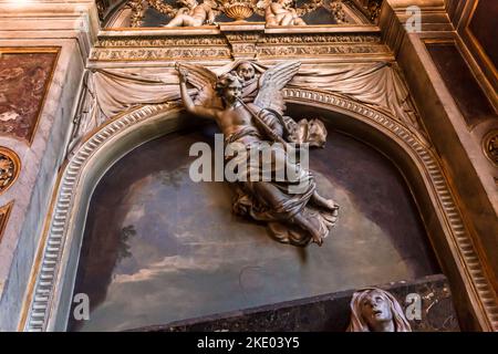 PARIS, FRANCE, October 20, 2022 : Interieurs architektonische Details der Kirche Saint nicolas du chardonnet, in Paris, Frankreich Stockfoto