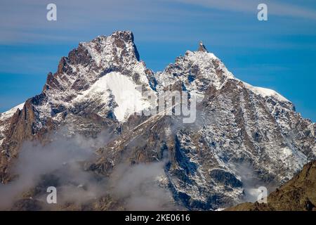 Der erste Winterschnee auf dem Berg La Meije im Nationalpark Ecrins, in den Alpen, Briancon, Frankreich, EU Stockfoto