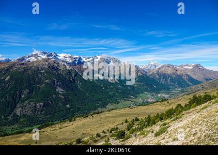 Der erste Winterschnee auf dem Berg La Meije im Nationalpark Ecrins, in den Alpen, Briancon, Frankreich, EU Stockfoto