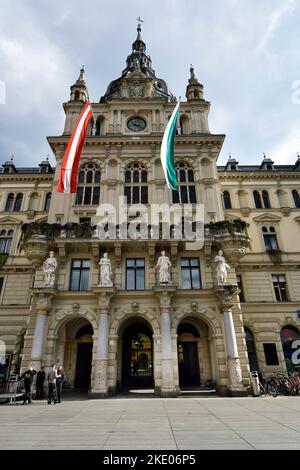 Graz, Österreich - 22. September 2022: Nicht identifizierte Personen vor dem Rathaus in der UNESCO-Weltkulturerbestadt Graz, der Hauptstadt der Steiermark Stockfoto