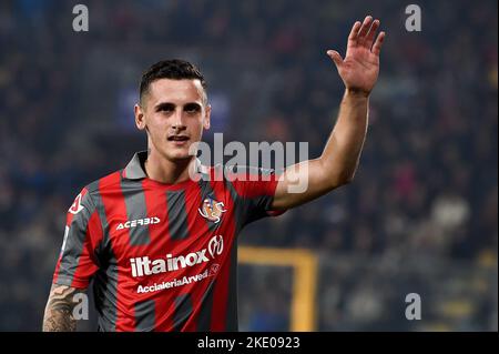 Cremona, Italien. 08. November 2022. Emanuele Valeri von US Cremonese Gesten während der Serie A Fußballspiel zwischen US Cremonese und AC Mailand. Kredit: Nicolò Campo/Alamy Live Nachrichten Stockfoto