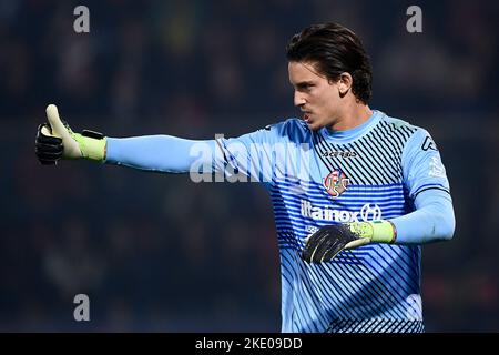 Cremona, Italien. 08. November 2022. Marco Carnesecchi von US Cremonese Gesten während der Serie A Fußballspiel zwischen US Cremonese und AC Mailand. Kredit: Nicolò Campo/Alamy Live Nachrichten Stockfoto