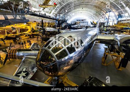 Bomber Enola Gay aus dem Zweiten Weltkrieg, B-29, ausgestellt im Udvar-Hazy Center, Smithsonian Air & Space Museum, Chantilly VA Stockfoto