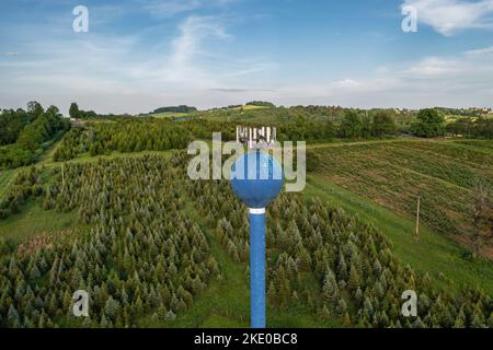 Alter Wasserturm mit Zellplatz im Dorf Terlicko, Gemeinde im Bezirk Karvina in der Mährisch-Schlesischen Region der Tschechischen Republik Stockfoto