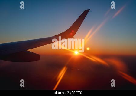 Blick aus dem Flugzeugfenster in Polen Stockfoto