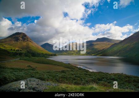 Wastwater oder Wastwater ist ein See in Wasdale, einem Tal im westlichen Teil des Lake District National Park, England. Der See ist fast 3 m hoch Stockfoto