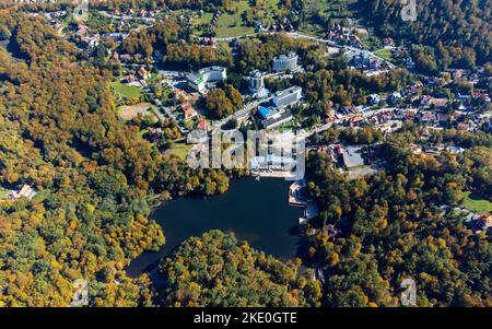 Luftaufnahme des Sovata Resorts - Rumänien im Herbst Stockfoto