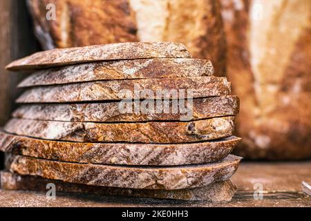 Leckeres Bio-gesundes Brot aus serbischer Bäckerei. Stockfoto