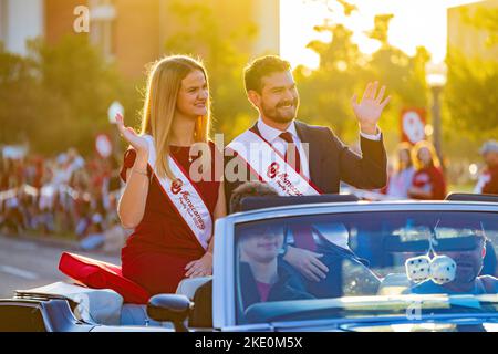 Oklahoma, OCT 15 2022 - Royalty Student in Homecoming Parade Stockfoto