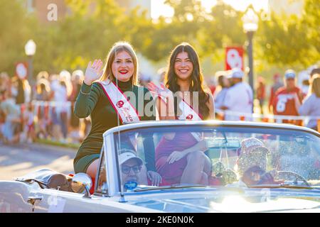 Oklahoma, OCT 15 2022 - Royalty Student in Homecoming Parade Stockfoto