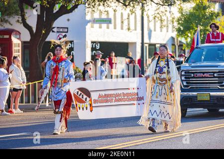 Oklahoma, Okt 15 2022 - Student Walking in Homecoming Parade Stockfoto