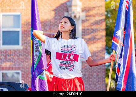 Oklahoma, Okt 15 2022 - Student Walking in Homecoming Parade Stockfoto