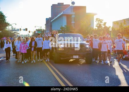 Oklahoma, Okt 15 2022 - Student Walking in Homecoming Parade Stockfoto