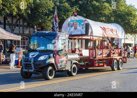 Oklahoma, Okt 15 2022 - Student Walking in Homecoming Parade Stockfoto