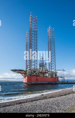 Das Bild zeigt die Gasexplorationsanlage im Reparaturhof am Nigg Terminal bei Nigg auf der Nigg-Halbinsel in Caithness Stockfoto