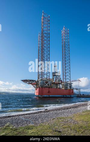 Das Bild zeigt die Gasexplorationsanlage im Reparaturhof am Nigg Terminal bei Nigg auf der Nigg-Halbinsel in Caithness Stockfoto