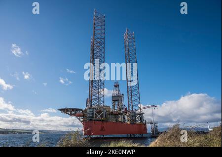 Das Bild zeigt die Gasexplorationsanlage im Reparaturhof am Nigg Terminal bei Nigg auf der Nigg-Halbinsel in Caithness Stockfoto