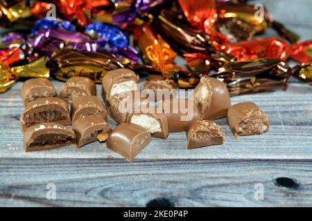 Kairo, Ägypten, November 1 2022: Galaxy Jewels verschiedene Milch- und dunkle Pralinenstücke mit Klassikern wie geschmeidiger Seide, knusprigem Karamell bis exquisit verpackt Stockfoto