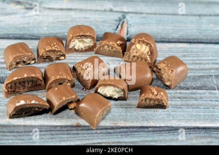 Kairo, Ägypten, November 1 2022: Galaxy Jewels verschiedene Milch- und dunkle Pralinenstücke mit Klassikern wie geschmeidiger Seide, knusprigem Karamell bis exquisit verpackt Stockfoto