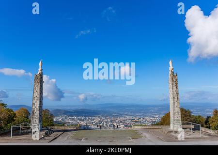 Braga, Portugal - 1. November 2022: Ansicht der Stadt Braga vom Heiligtum von Sameiro; Portugal Stockfoto