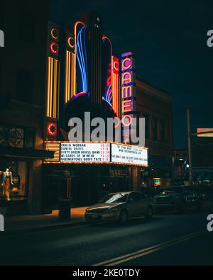 Das Neonschild des Cameo Theatre bei Nacht, Bristol, Virginia Stockfoto