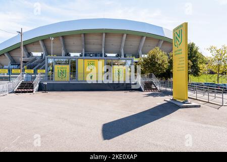 Allgemeine Ansicht des offiziellen Geschäfts des Fußballvereins FC Nantes außerhalb des Stadions La Beaujoire in Nantes, Frankreich. Stockfoto