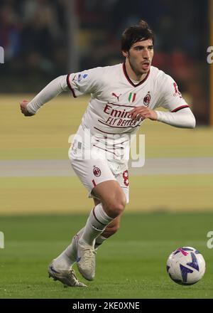 Cremona, Italien, 8.. November 2022. Sandro Tonali von AC Mailand während der Serie A Spiel im Stadio Giovanni Zini, Cremona. Bildnachweis sollte lauten: Jonathan Moscrop / Sportimage Stockfoto