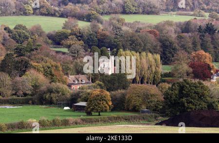 Eine englische ländliche Landschaft in den Chiltern Hills im frühen Herbst mit Blick auf das Dorf Little Missenden n Buckinghamshire Stockfoto