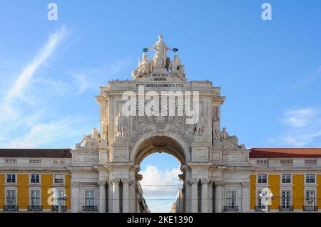 Rua Augusta Arch, Triumphbogen auf der Praca do Comércio (Handelsplatz) in Lissabon, Portugal Stockfoto