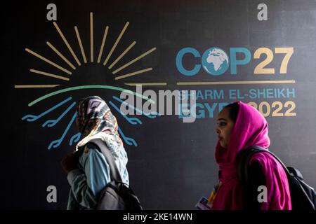 Sharm El Sheikh, Ägypten. 09.. November 2022. Die Teilnehmer kommen zum vierten Tag der UN-Klimakonferenz 2022 COP27. Kredit: Gehad Haddy/dpa/Alamy Live Nachrichten Stockfoto