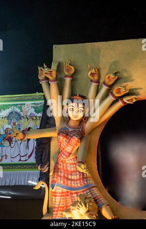 Godess Durga Idol in Kolkata Puja Karneval Durga Puja ist das weltweit wichtigste hinduistische Festival für Bengali. Stockfoto