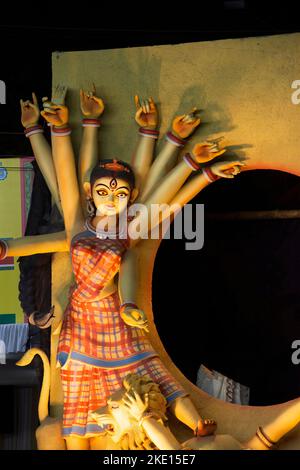 Godess Durga Idol in Kolkata Puja Karneval Durga Puja ist das weltweit wichtigste hinduistische Festival für Bengali. Stockfoto