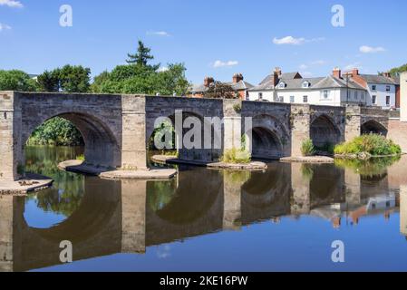 Hereford River Wye Reflections of the Old Bridge St martins st across the River Wye in Hereford Herefordshire England GB Europa Stockfoto