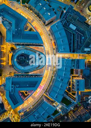 Luftaufnahme von der Drohne in der Dämmerung des neuen St James Quarter Shopping und Wohnsiedlung in Edinburgh, Schottland, Großbritannien Stockfoto