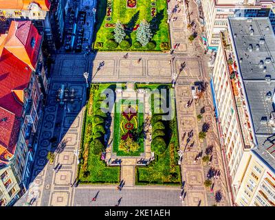 Schöne Parks und Denkmäler auf dem Hauptplatz in Timisoara Stockfoto