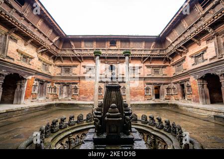 Das königliche Bad Tusha Hiti im Sundari Chowk-Innenhof, Patan Durbar Square, Lalitpur, Nepal Stockfoto