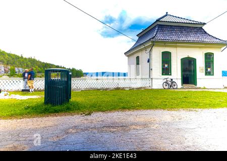 Hvervenbukta ist ein beliebter und viel besuchter Badeort in Oslo Norwegen Stockfoto