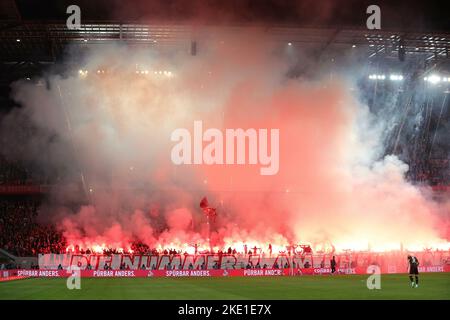 Köln, Deutschland. 09. Nov, 2022. firo : 11/09/2022, Fußball, Fußball, 1. Liga, 1. Bundesliga, Saison 2022/2023, 1. FC Köln - Bayer 04 Leverkusen Fans Köln, Pyro Credit: dpa/Alamy Live News Stockfoto