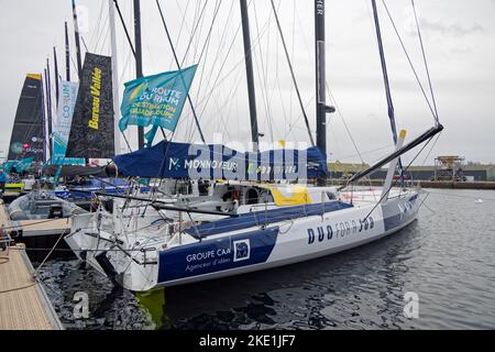 Saint-Malo, Frankreich. 5.. November 2022. Das Imoca Monnoyeur – Duo für einen Job Skippern von Benjamin Ferre wartet auf den Start der Route du Rhum. Stockfoto