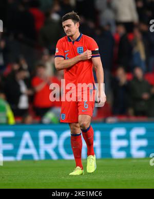 26 Sep 2022 - England gegen Deutschland - UEFA Nations League - Liga A - Gruppe 3 - Wembley Stadium der englische Harry Maguire sieht niedergeschlagen aus, nachdem er während des Spiels der UEFA Nations League gegen Deutschland eine Strafe zugestanden hat. Picture : Mark Pain / Alamy Live News Stockfoto