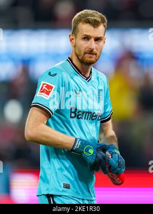 KÖLN, DEUTSCHLAND - NOVEMBER 9: Lukas Hradecky von Bayer 04 Leverkusen während des Bundesliga-Spiels zwischen 1. FC Köln und Bayer 04 Leverkusen am 9. November 2022 im RheinEnergieStadion in Köln (Foto: Rene Nijhuis/Orange Picturs) Stockfoto