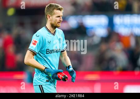 KÖLN, DEUTSCHLAND - NOVEMBER 9: Lukas Hradecky von Bayer 04 Leverkusen während des Bundesliga-Spiels zwischen 1. FC Köln und Bayer 04 Leverkusen am 9. November 2022 im RheinEnergieStadion in Köln (Foto: Rene Nijhuis/Orange Picturs) Stockfoto