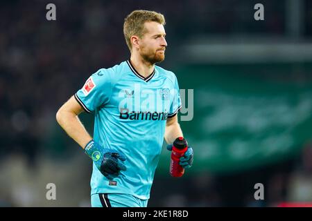 KÖLN, DEUTSCHLAND - NOVEMBER 9: Lukas Hradecky von Bayer 04 Leverkusen während des Bundesliga-Spiels zwischen 1. FC Köln und Bayer 04 Leverkusen am 9. November 2022 im RheinEnergieStadion in Köln (Foto: Rene Nijhuis/Orange Picturs) Stockfoto