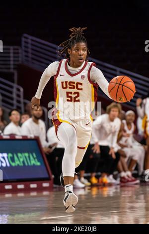 USC Trojans Wache Rokia Doumbia (52) während eines NCAA Frauen-Basketballspiels gegen die CSU Bakersfield Roadrunners, Dienstag, 8. November 2022, am Stockfoto