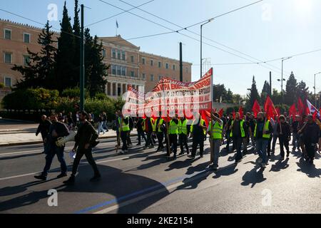 Demonstration der Gewerkschaften während eines Generalstreiks gegen die übermäßigen Lebenshaltungskosten, die hohen Energiekosten, Inflation und Sparmaßnahmen. Stockfoto