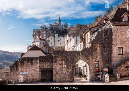 Haupttor des mittelalterlichen Dorfes Rocamadour, in Lot, in Occitanie, Frankreich Stockfoto