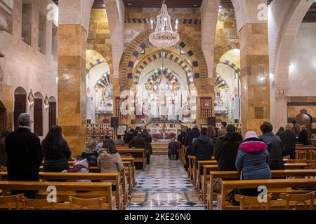 Christliche Stückelungen in Syrien feiern Weihnachten, Armenische katholische Kirche, Aleppo, Syrien Stockfoto