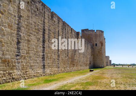 Reste der alten mittelalterlichen Mauer und Türme von aigues-Mortes, Frankreich Stockfoto