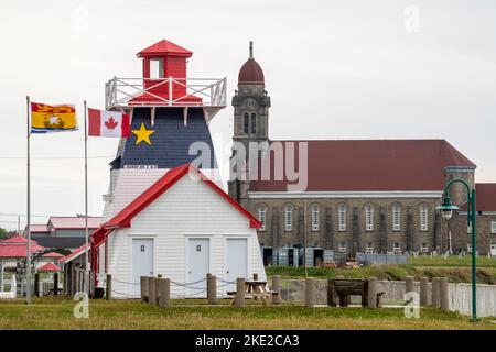 Informationsgebäude mit Flaggen, Grande Anse, New Brunswick NB, Kanada Stockfoto